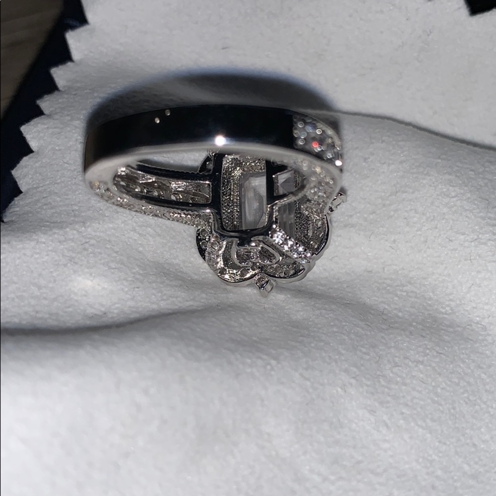 Ring - Picture 3 of 3